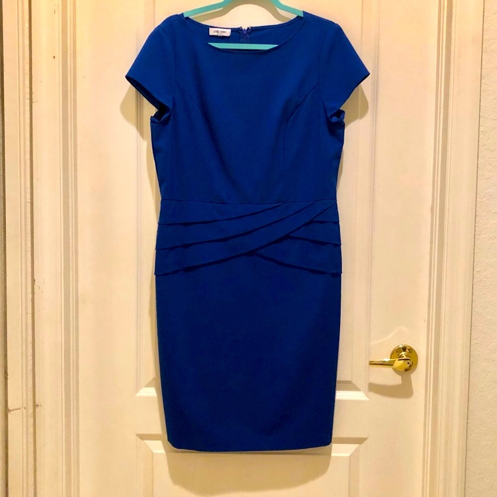 Jones Studio Scoop neck dress with cap sleeves crisscross design over front hips